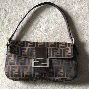 🔥FENDI AUTHENTIC Zucca Small Shoulder Bag Tobacco